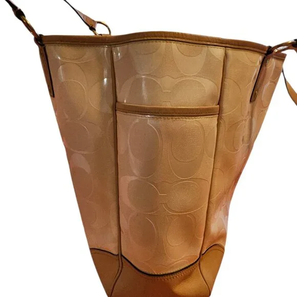 Beautiful Coach Bag - Picture 7 of 17